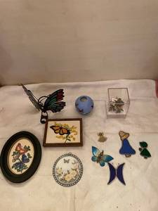 lot 195 image: Assorted Collection of Butterfly and Angel Themed Decor