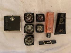 lot 202 image: Collection of Signature Club A Anti-Aging Skincare Products