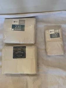 lot 209 image: Set of 230 Thread Count Cotton-rich King Fitted Sheet and Pillowcases