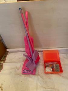 lot 245 image: Childrens Toy Cleaning Set with Accessories