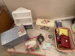 lot 250 image: Assorted Vintage and Office Supplies Collection