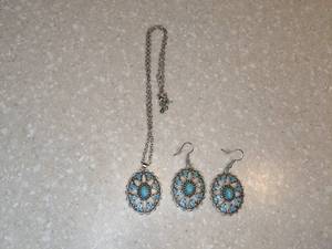 lot 405 image: New Boho Tribal Necklace And Pierced Earring Set Blue Enamel Acrylic Accents P
