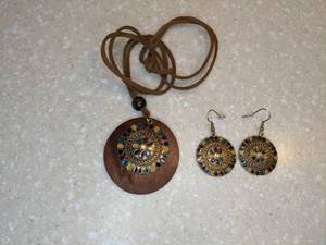 lot 413 image: New Boho Chic Necklace And Pierced Earrings Set Floral P