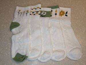 lot 416 image: New Five Pairs of Womens Floral Mid Calf Socks One Size P