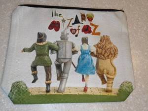 lot 424 image: New Wizard Of Oz Cosmetic Bag Dorothy Toto And Friends P