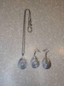lot 436 image: New Boho Chic Tear Drop Necklace Pierced Earrings Set Rhinestone Accents P
