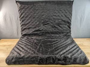 lot 138 image: Large Gray Dog Bed B