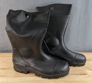 lot 76 image: Dunlop Rubber Boots Mens Size 14Womens Size 16 Black B