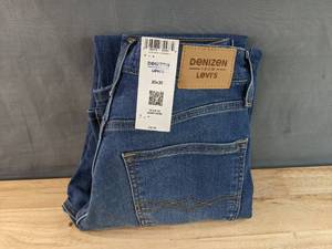 lot 87 image: Brand New Denizen From Levis 216 Slim Jeans Mens Size 30x30 N