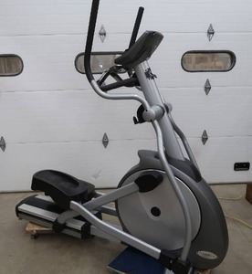 lot 24 image: MATRIX ELLIPTICAL MACHINE
