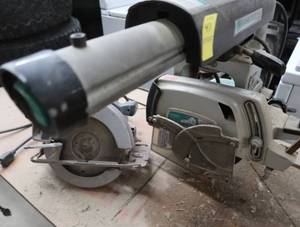 lot 41 image: DEWALT 700 8 RADIAL ARM SAW & BLACK AND DECKER CIRCULAR SKILL SAW