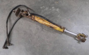 lot 59 image: HYDRAULIC CYLINDER