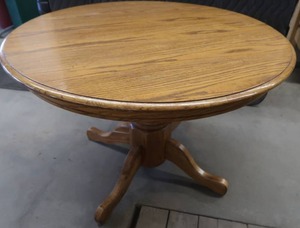 lot 73 image: 42 OAK ROUND TABLE