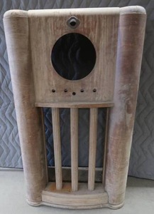 lot 77 image: VERY VINTAGE RADIO CABINET