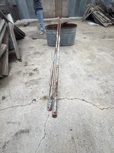 lot 4 image: 2 10ft Braces