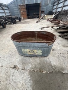 lot 6 image: 100 gallon water tank