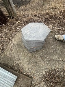 lot 8 image: 9 pavers  1 cracked 15