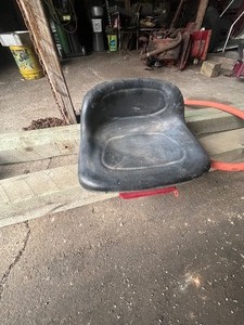 lot 9 image: Lawn Mower Seat