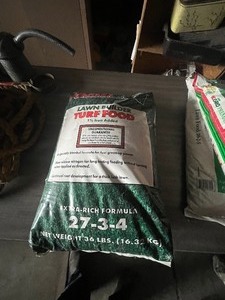 lot 24 image: bag Lawn Fertilizer