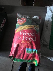 lot 25 image: bag weed & Feed