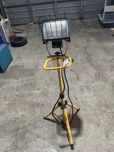 lot 27 image: Shop Light