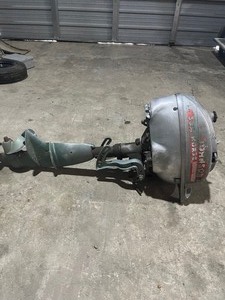 lot 29 image: Johnson Boat Motor