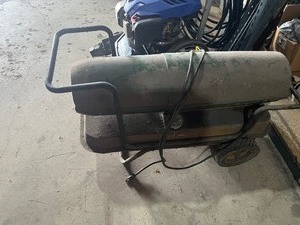 lot 43 image: Knipco  Heater works good