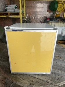 lot 51 image: camper Fridge gaselectric