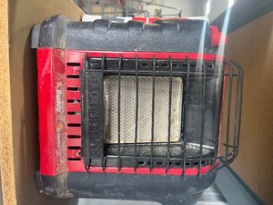 lot 75 image: Buddy Heater