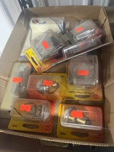 lot 54 image: Box of trailer lights