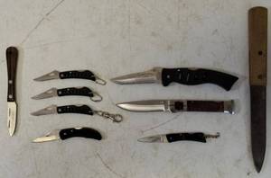 lot 31 image: Assortment of Knives & Covers from an Estate View Photos