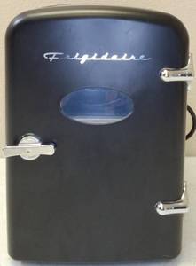 lot 41 image: Mini Frigidaire - Black