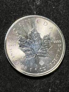 lot 09 image: 2014 CANADIAN MAPLE LEAF 1 TROY OZ .9999 FINE SILVER