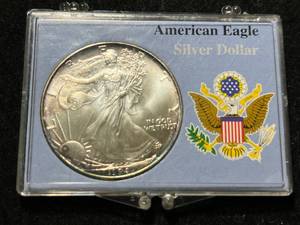 lot 59 image: 1994 AMERICAN SILVER EAGLE 1 TROY OZ .999 FINE SILVER IN CASE