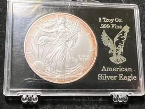 lot 77 image: 2001 AMERICAN SILVER EAGLE 1 TROY OZ .999 FINE SILVER IN CASE