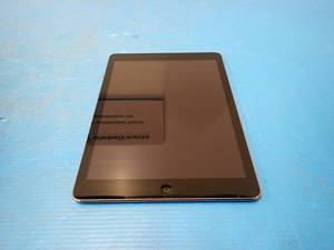 lot 19 image: Apple&nbspiPad Air 1st Gen A1474  16GB of storage  WIFI Only  Includes Charging Cable 