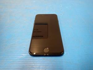 lot 25 image: Apple&nbspiPhone 7 A1660  32GB of storage  Cellular Carrier Unlocked  Includes Charging Cable 