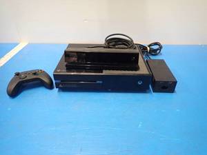 lot 43 image: Microsoft Xbox ONE with Kinnect and Controller  Xbox has 500GB HD  Includes power adapter 