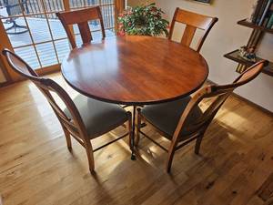 lot 30 image: Contemporary Scrolled Wrought Iron Base Dining Table and Chairs