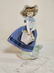 lot 40 image: Signed Lladro Figure Pretty Pickings Girl Figure with Sculpture Signature as