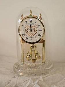 lot 48 image: Howard Miller Anniversary Clock with Crystal Base