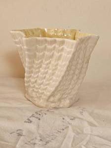 lot 50 image: Belleek Ireland Swirl Shell Pot Vase
