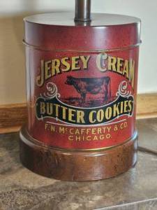 lot 93 image: Jersey Cream Butter Cookies Tin Folksy Table Lamp