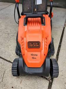 lot 96 image: BlackDecker 15 inch Corded Electric Lawn Mower
