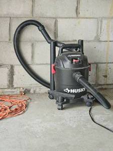 lot 98 image: 4 Gallon Husky Shop Vac