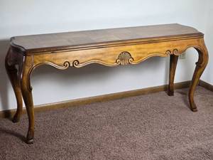lot 23 image: Brilliant Vintage Scallop Shell Carved Console Table - Heritage