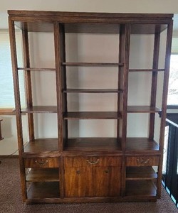 lot 12 image: Stunning Mid-Century Modern Vintage Drexel Display Shelf Unit