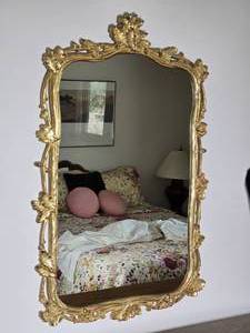 lot 62 image: Opulent Vintage Gold Gilt Accent Mirror