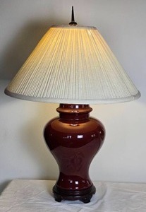 lot 60 image: Stylish Crimson Ginger Jar Table Lamp - A