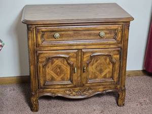 lot 27 image: Vintage Drexel MCM Bedside Table - B